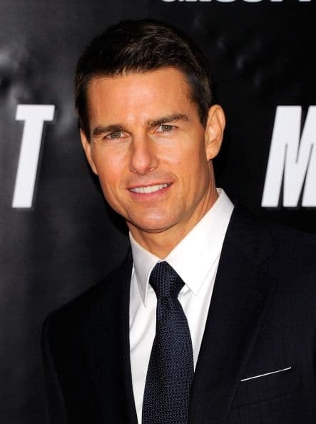 La imagen de galán de Hollywood de Tom Cruise nunca disminuyó a pesar de tener que usar frenos por un largo tiempo.