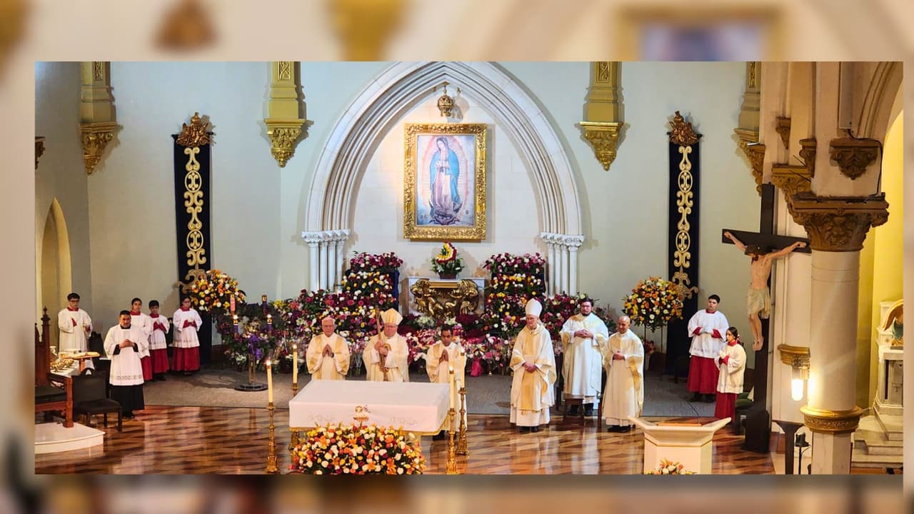 🌟 
<h3 class="cms-H3-H3">La Pastorela: Una tradición mexicana</h3>
<br>Reviva la historia de la Natividad desde la perspectiva de aldeanos mexicanos, con música y villancicos del siglo XVII y XVIII.
<br>
<b>📅 Sábado 14 de diciembre</b>
<br>
<b>🕖 Hora:</b> 7 PM.
<br>
<b>🎟️ Entrada:</b> $5 
<a href="https://www.ticketdfw.com/event/pastorela-at-the-cathedral" target="_blank">(compra aquí)</a>