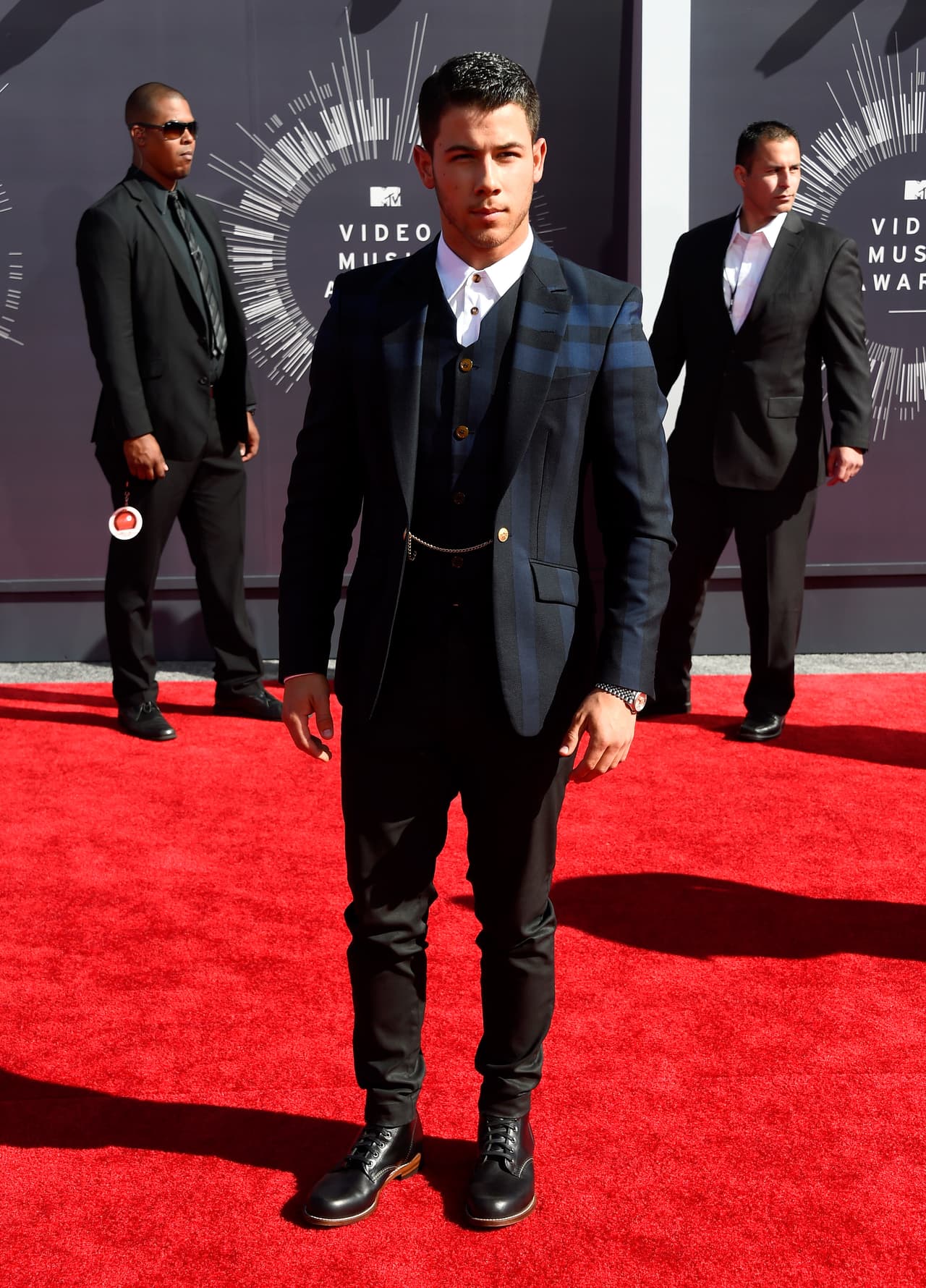 Nick es uno de los jóvenes talentos más versátiles que hay, pues además de cantante, es un actor muy dedicado, experiencia que le dejó el haber trabajado en Broadway y posteriormente en Hollywood. ¿Con qué galán antiguo podríamos compararlo?