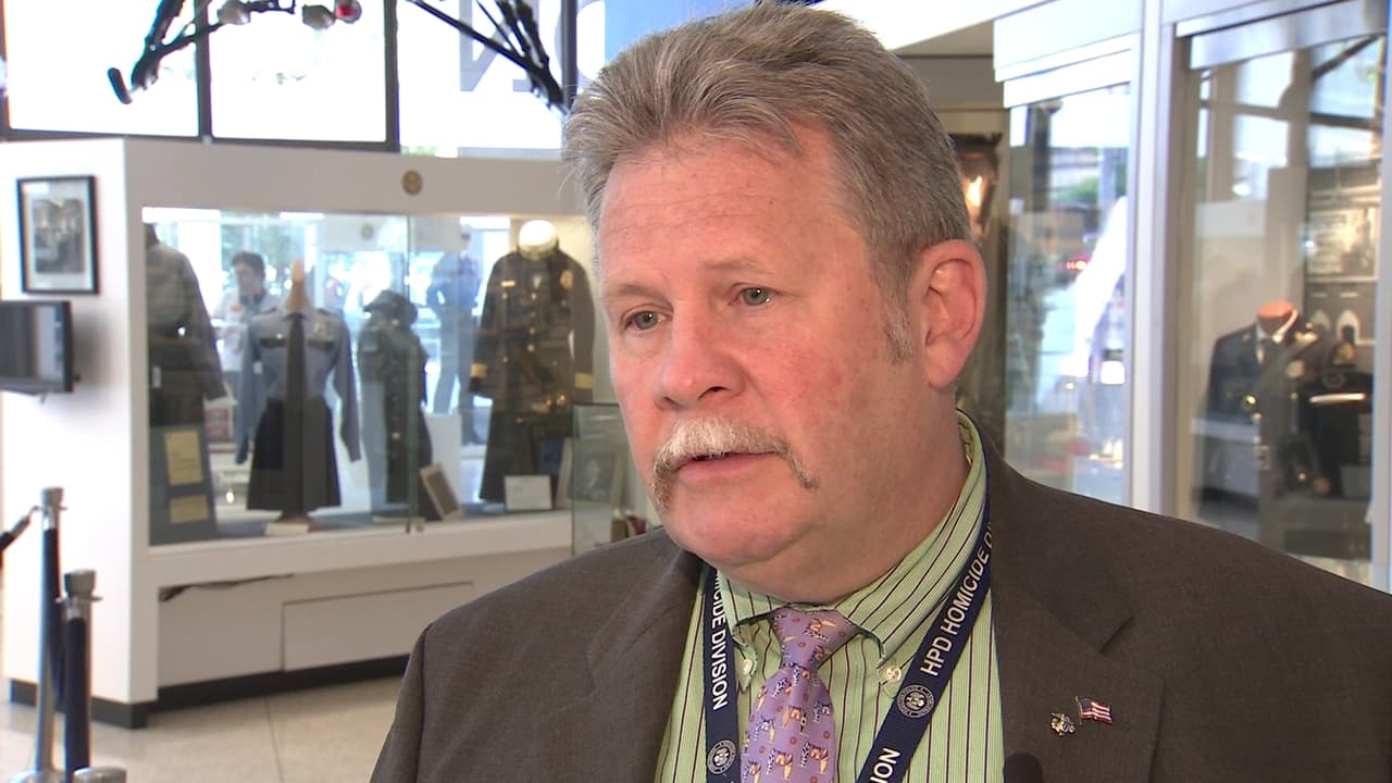 “Creemos que los eventos [relacionados con la desaparición] ocurrieron entre las 3 y las 5 de la madrugada del sábado [25 de marzo] y luego, alrededor de las 11 de la mañana él estaba en un vuelo rumbo a Honduras”, dijo Waters.