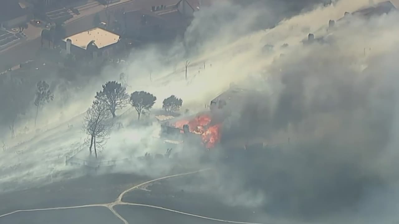 Incendios en California: miles de residentes regresan a casa tras levantarse evacuaciones