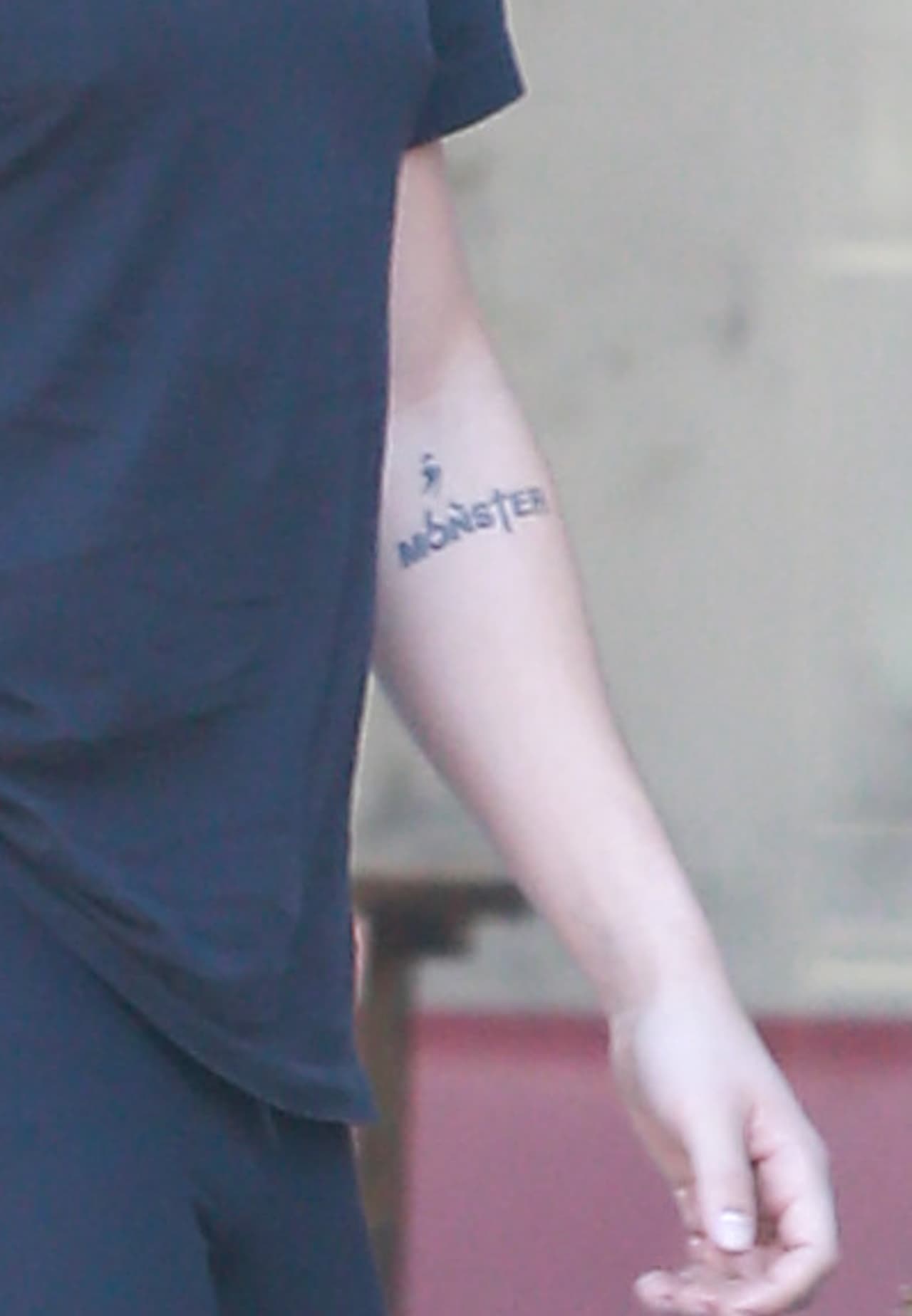 Y curiosamente, dice "Monster" (Monstruo).