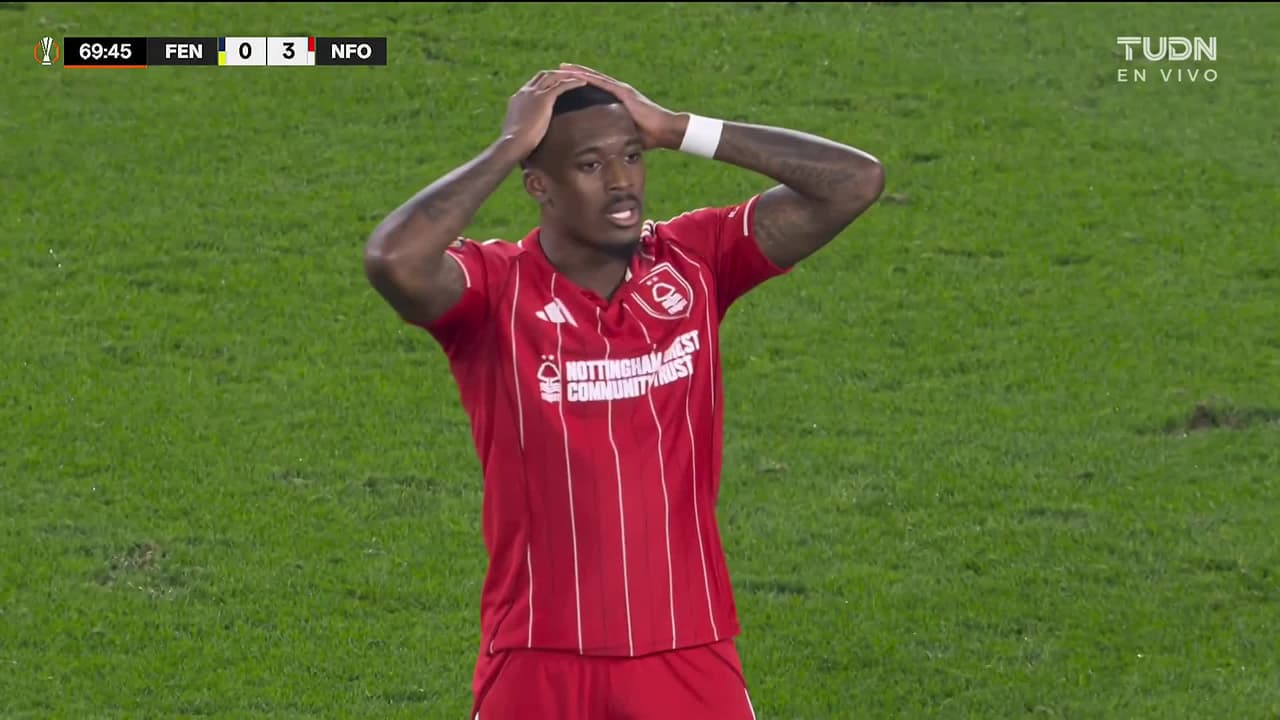 Ederson realiza gran atajada y evita el cuarto gol del Nottingham Forest