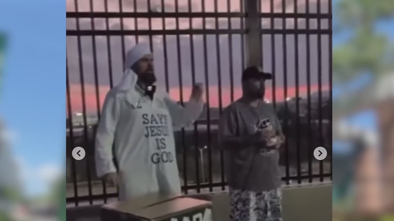 Les mostraron carne de cerdo y escupieron el lugar donde oraban: Estudiantes musulmanes denucian acoso