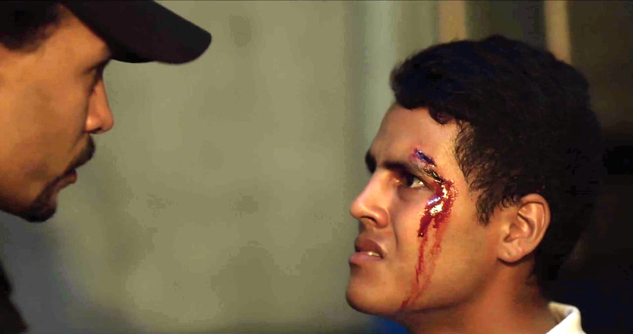 Decenas de jóvenes eran secuestrados todos los días para forzarlos a trabajar en los cárteles de la droga y convertirlos en sicarios. También eran orillados a consumir drogas para soportar su nueva vida y disparar a sus víctimas sin sentir remordimiento.