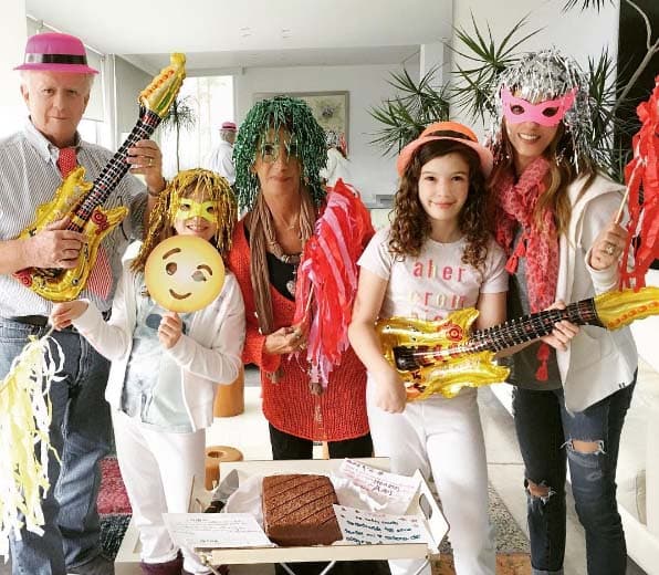 La familia de Andrea la recibió con gran alegría tras unos días fuera de la ciudad.