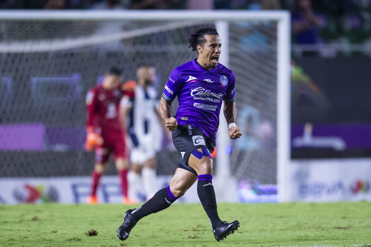 11. Camilo Sanvezzo - 5 goles.