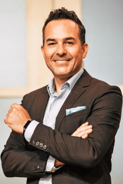 Carlos Calderón ha cautivado por décadas a los televidentes, su simpatía y buen humor son algunas de las cualidades que lo diferencian.
<br>