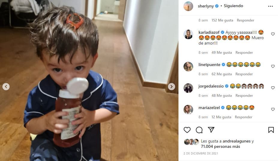 “¿Ya vieron el nuevo shampoo comestible?”, se lee al pie de la serie de fotografías, en las que los amigos de la famosa dejaron emoticones de risa.