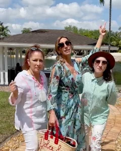 Su tía Gloria Estefan y su prima Emily fueron parte de los invitados de honor.