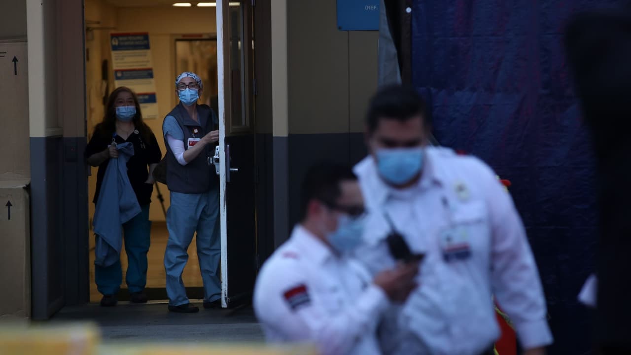 Brote de coronavirus que inició en Navidad en hospital de Kaiser crece a 77 empleados y 15 pacientes