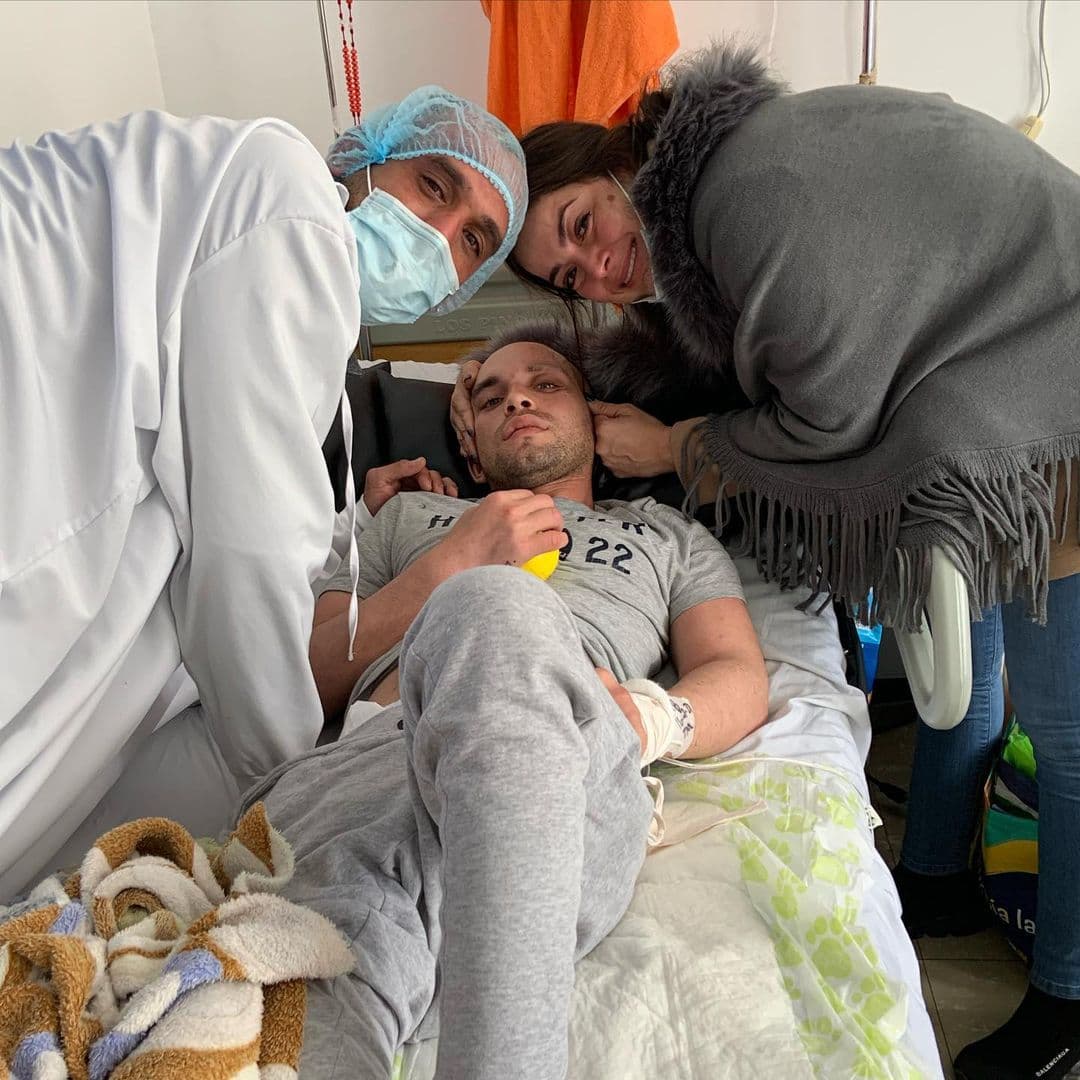 Ocho días después de haberse despedido de él, la protagonista de melodramas 
<b>regresó a Miami, Florida</b>, acompañada de su hija Uguiella.