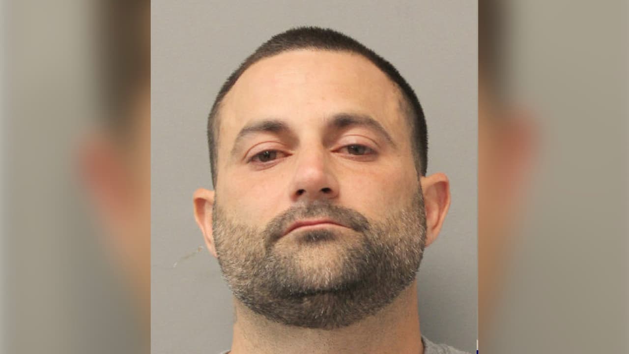 Charles Robert Gribbins fue detenido por ser sospechoso de manejar ebrio.