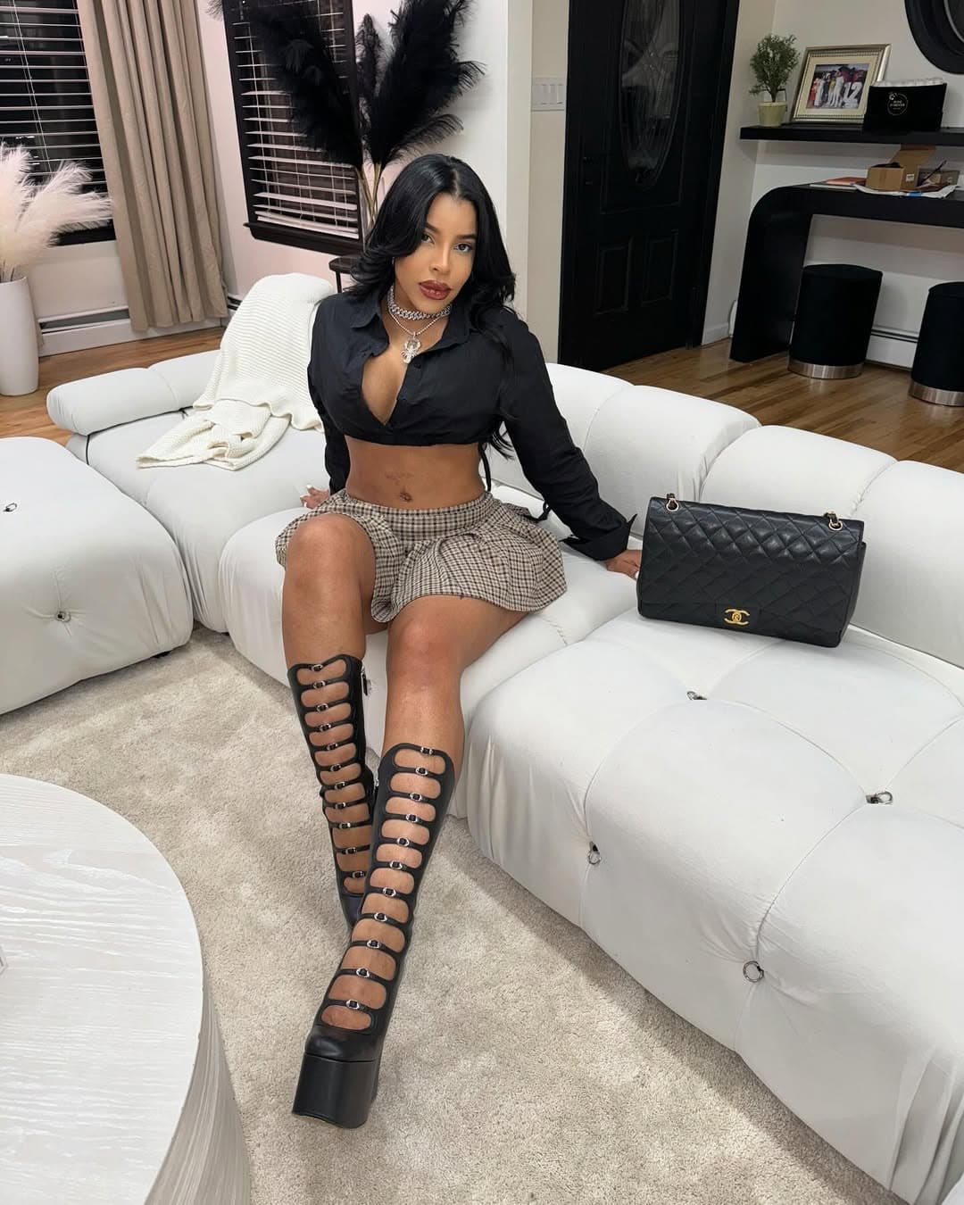 <b>Cardi B y La Insuperable</b> también reaccionaron en redes, lamentando la pérdida. Lugares como
<b> Opus Lounge e Ikon cerraron en su honor,</b> describiéndola como un "ángel de la vida nocturna".