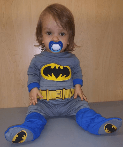 Sebastián posee su propia cuenta de Instagram, en donde su padre se encarga de publicar fotografías como ésta, vestido de su superhéroe favorito.