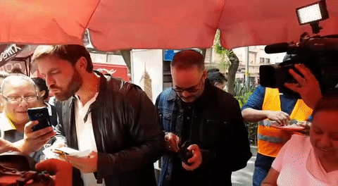 Su humor estuvo tan relajado que, incluso, comió quesadillas en un puesto callejero y se tomó selfies con la boca llena.