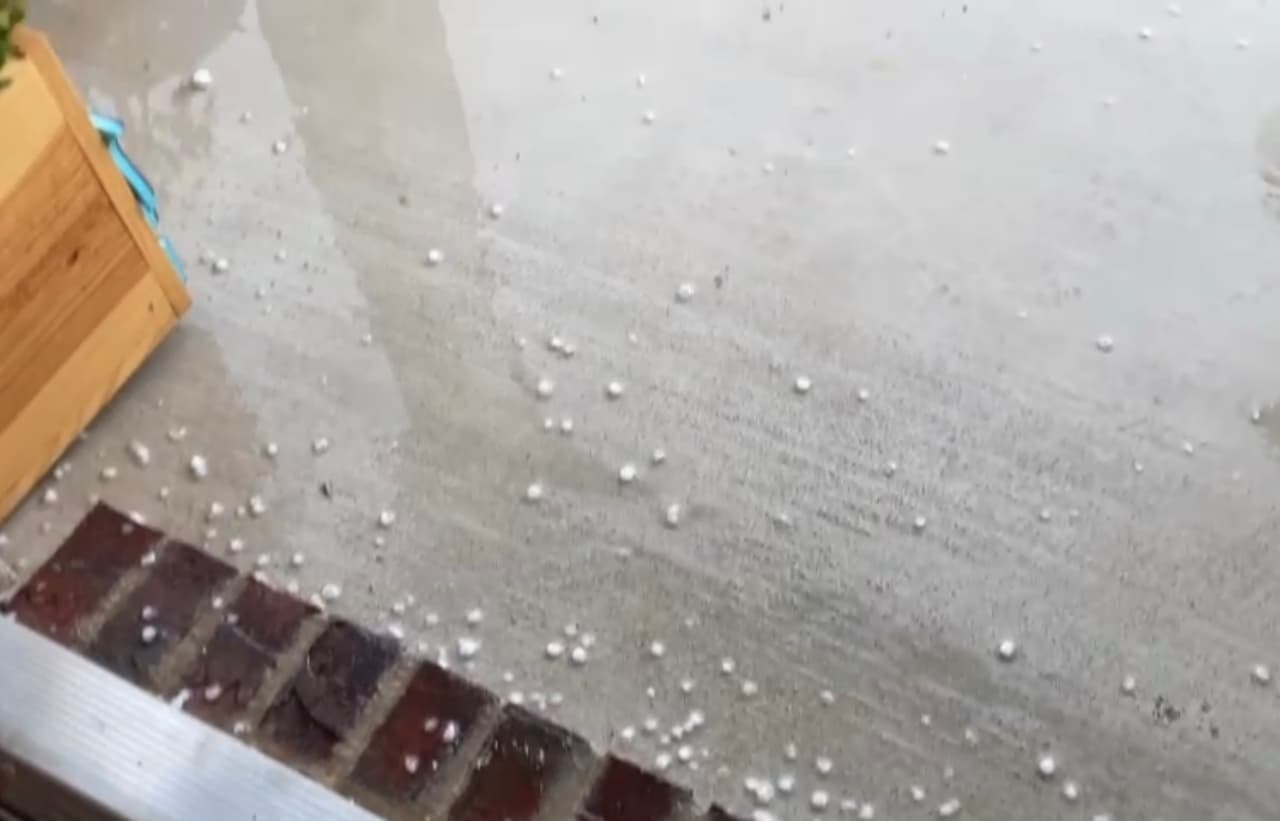 Un televidente envió fotos de granizo de una residencia en Jarrell, en el condado Williamson.