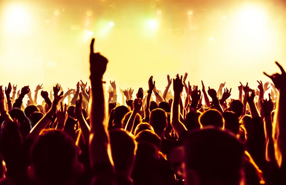 <b>#6 Concierto Callejeros</b>
<br>En uno de los conciertos de la banda de rock argentina 'Callejeros' se vivió una terrible tragedia. La noche del 30 de diciembre de 2004, en el recinto República Cromañón en Buenos Aires, Argentina, una bengala inició un incendio que al final ocasionó el saldo de 194 muertos y al menos 1432 heridos.