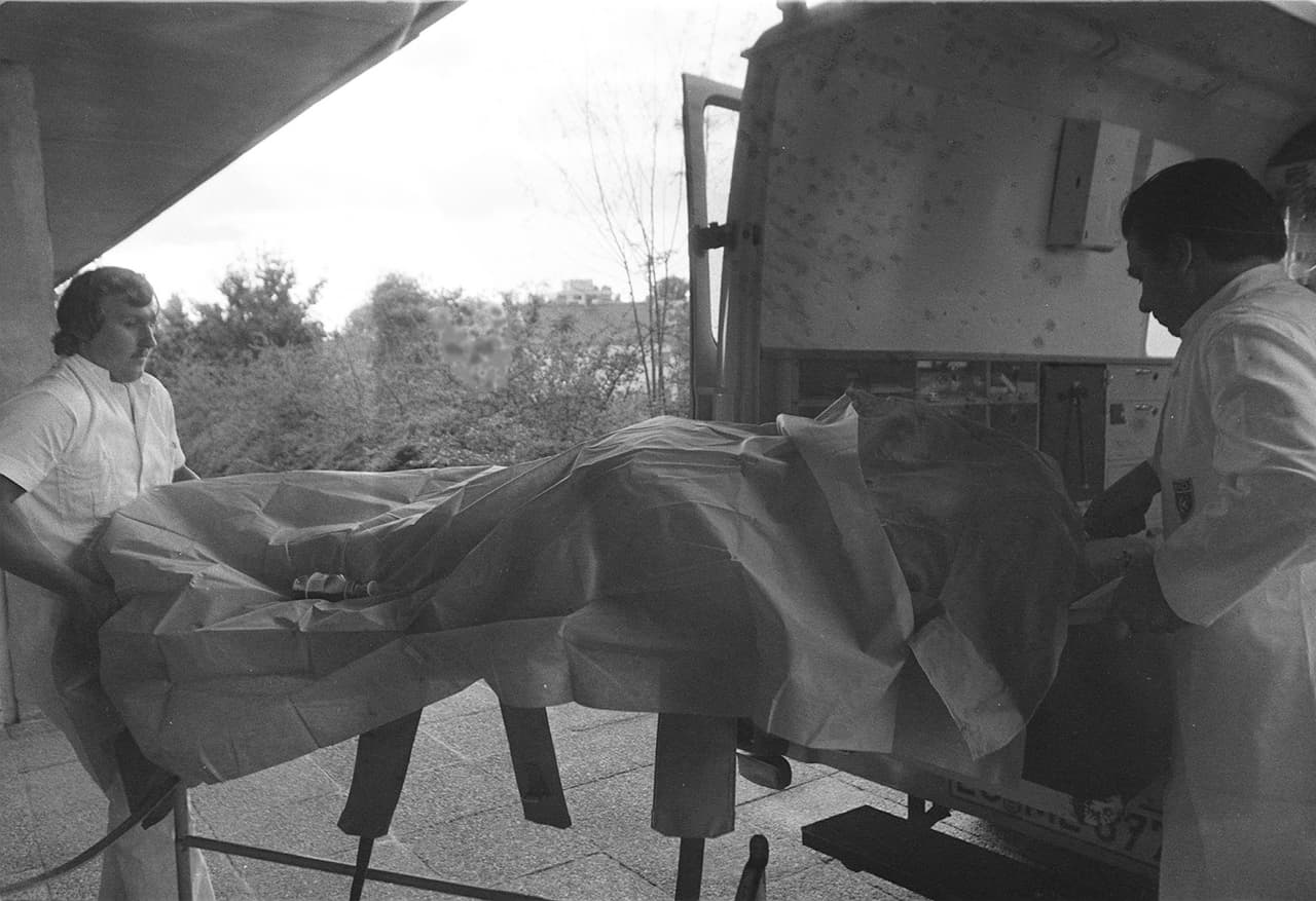 Lauda fue trasladando al hospital universitario de Mannheim y la gravedad fue tanta que incluso un sacerdote le aplicó la extremaunción. El piloto había aspirado mucho humo y los pronósticos eran reservados.