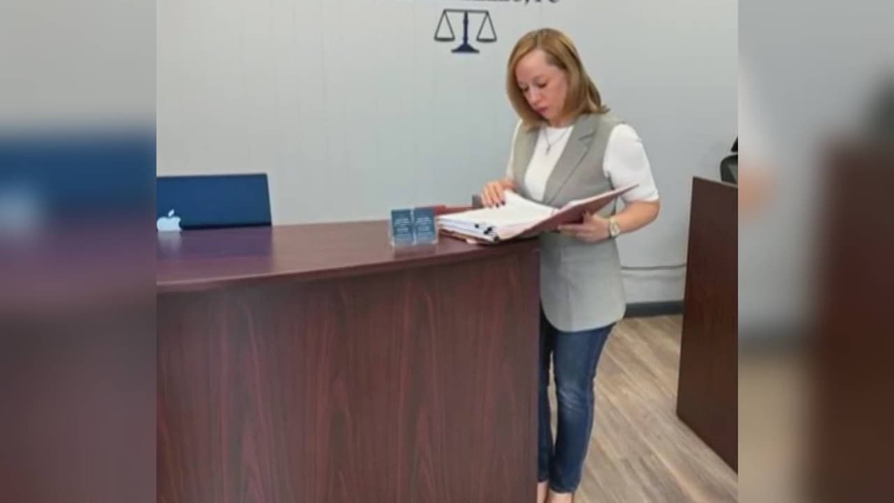 Segunda ciudadana (y abogada) que recibe una orden para dejar el país