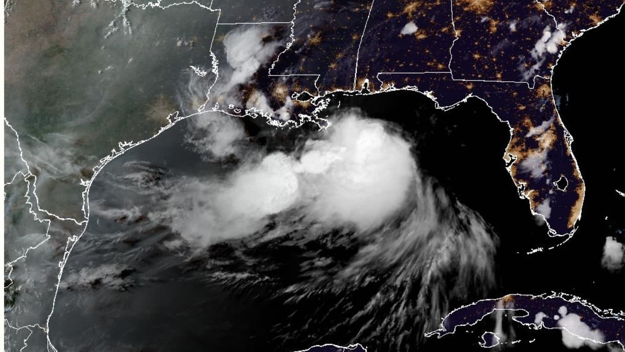 Bertha avanza por el Golfo: Florida activa alertas por lluvias y oleaje