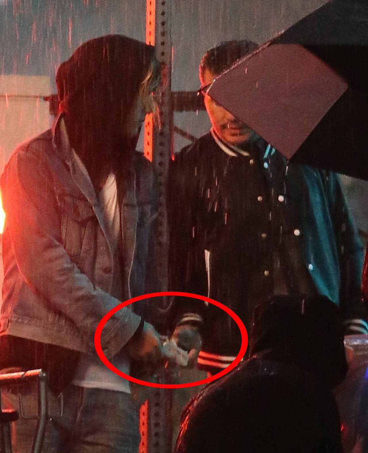 ¡Epa! ¿Qué es eso que están intercambiando?