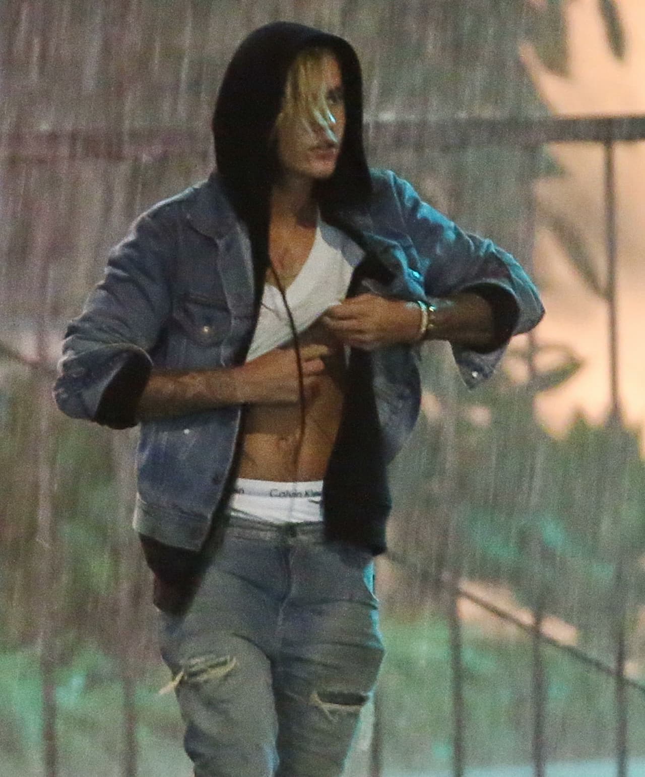 El cantante rodó estas imágenes en Los Ángeles.