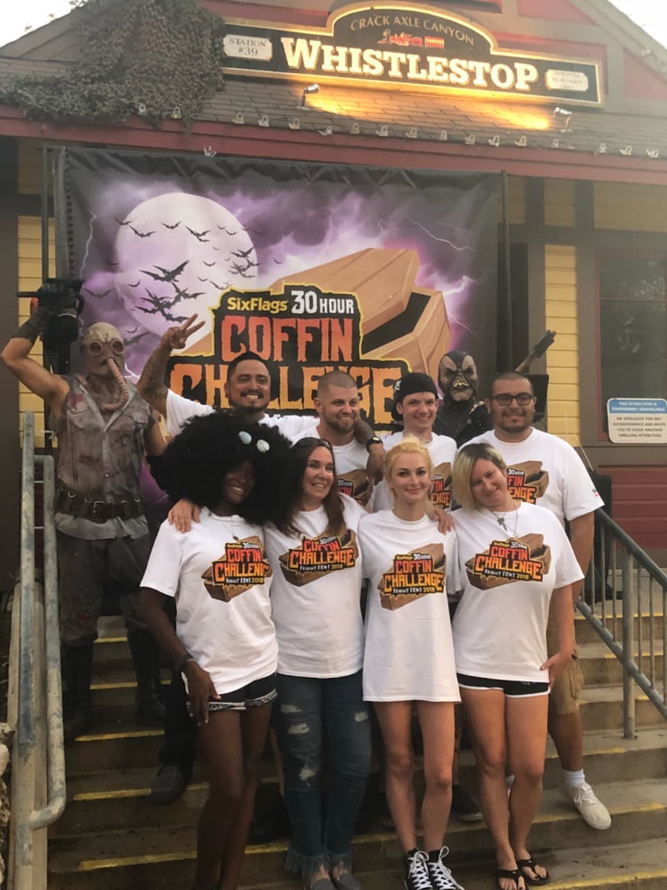 El mismo consiste en pasar hasta 30 horas dentro un ataúd sin conexión al mundo exterior.