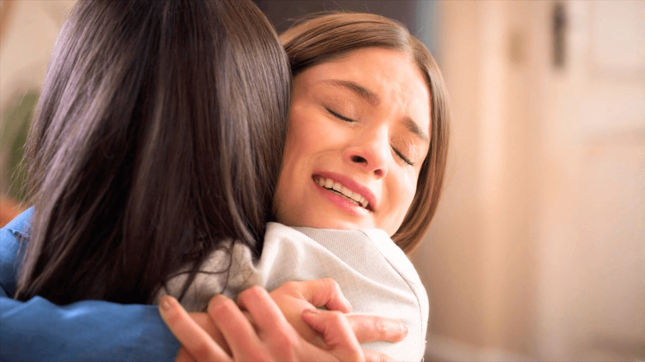 Valeria perdona a Verónica y la llama mamá | Tan Cerca De Ti, Nace El Amor | Capítulo 84
