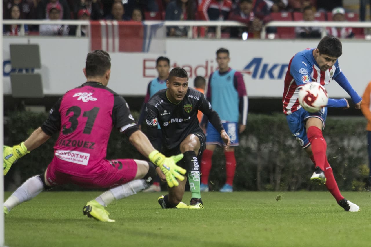 Este fue un intento de Javier López que estuvo cerca de terminar en gol.