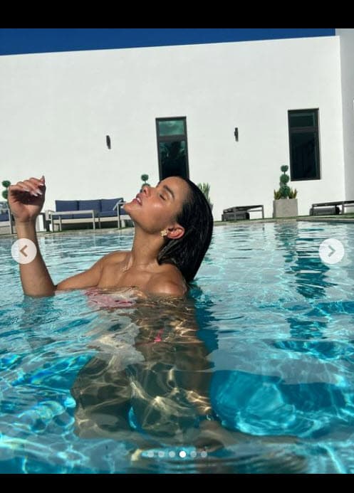 Con ella se dejó ver disfrutando de la tarde luciendo un rostro radiante.
<br>