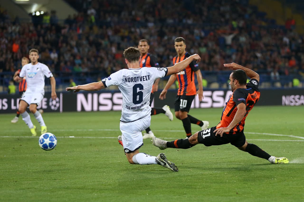 Aunque hubo momentos de sufrimiento, el Shakhtar logró el empate casi 20 minutos después por intermedio del brasileño Ismaily después de una excelente jugada individual en el contragolpe.