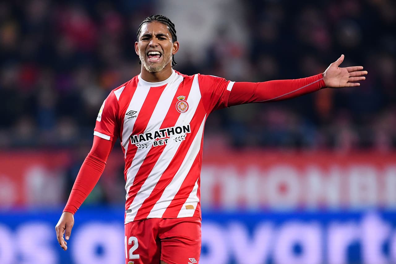 Douglas Luiz es una apuesta importante para el club. Lo firmaron por 16.8 millones procedente del Manchester City. El centrocampista de 21 años jugó 23 partidos en su cesión al Girona.