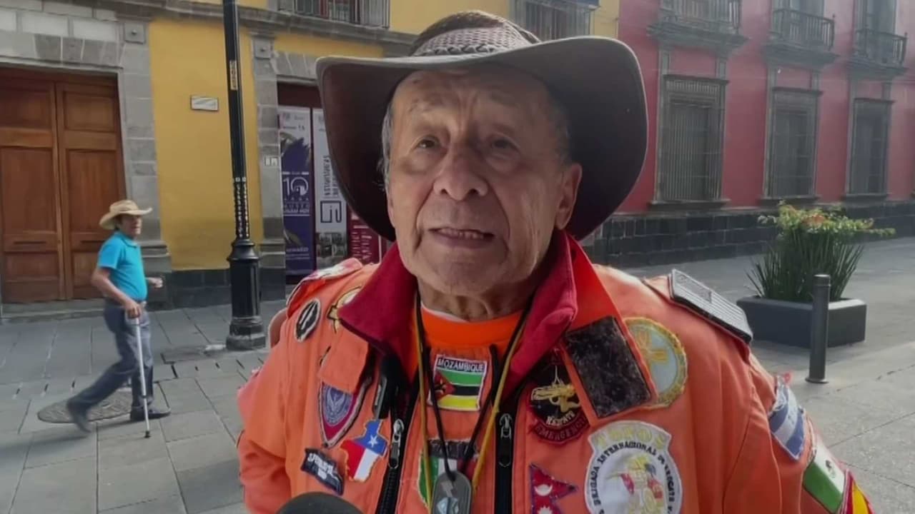 Rescatistas mexicanos viajan a Caracas para buscar sobrevivientes tras los terremotos