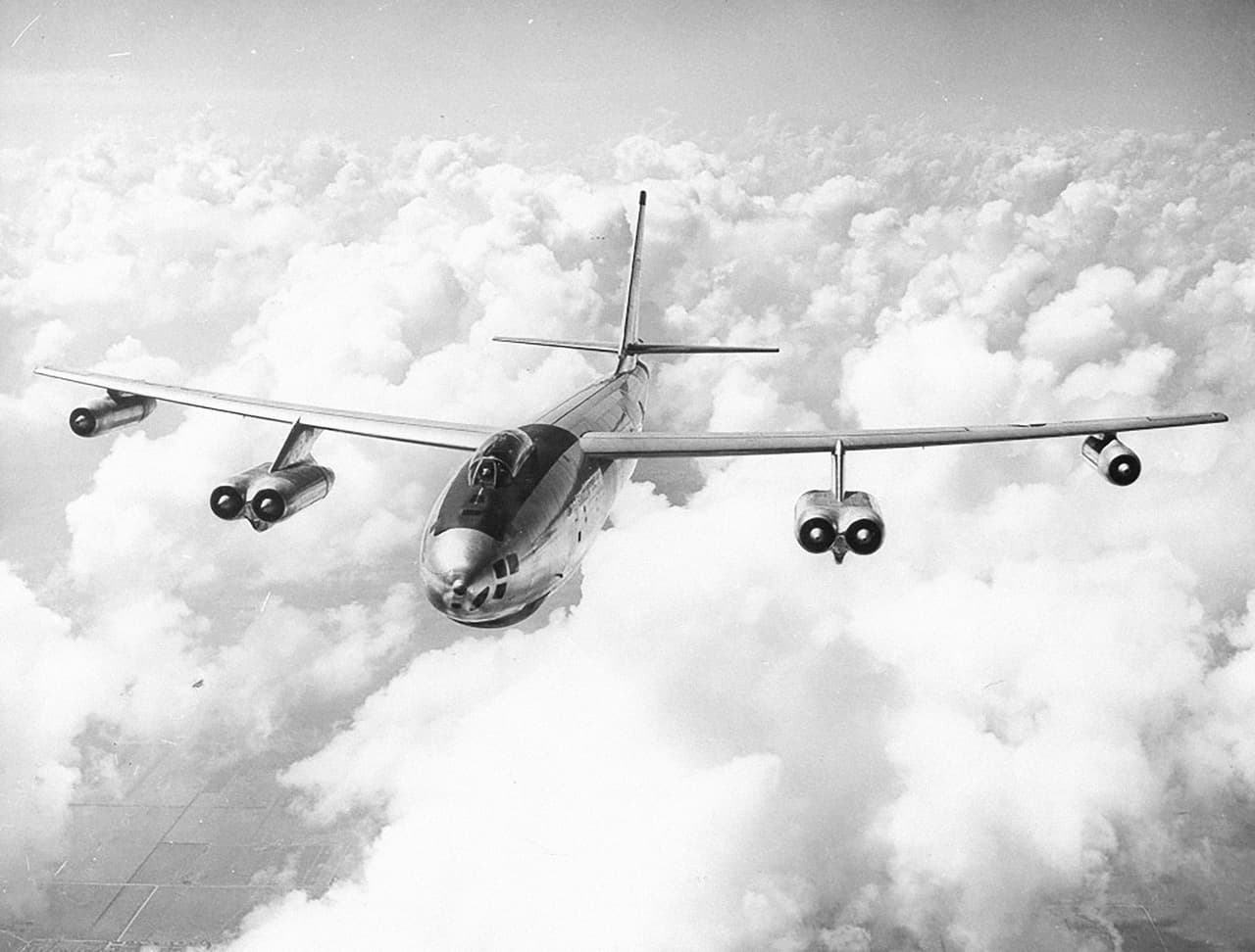 El Boeing B-47, uno de los aviones utilizados en las pruebas nucleares de Nevada. Accionado por seis motores de turborreactores, este bombardero volaba más alto y más rápido que cualquier otro de su clase.