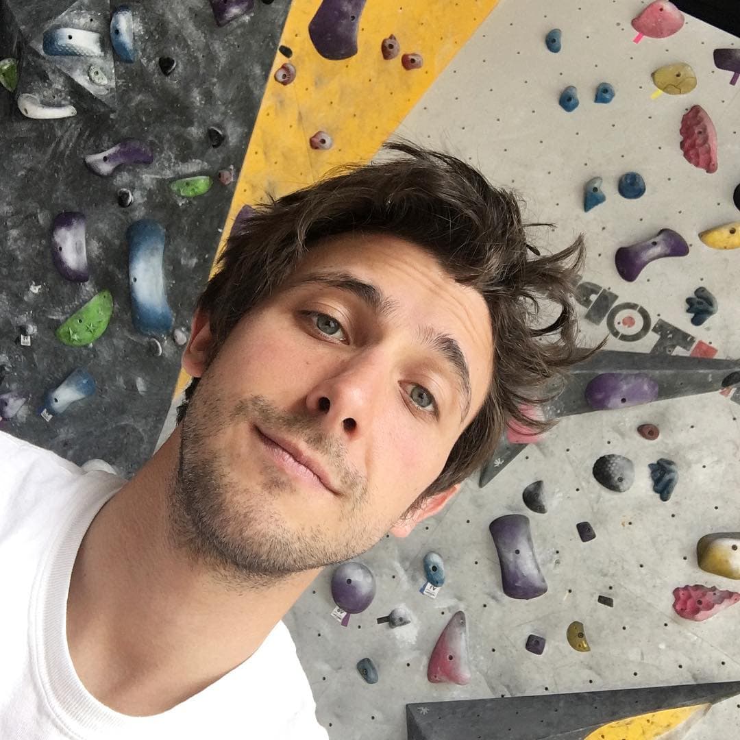 "Estoy bien y lleno de muchos ánimos. El trabajo me ha servido como terapia", comentó el menor de los Zurita en declaraciones para la agencia Notimex.