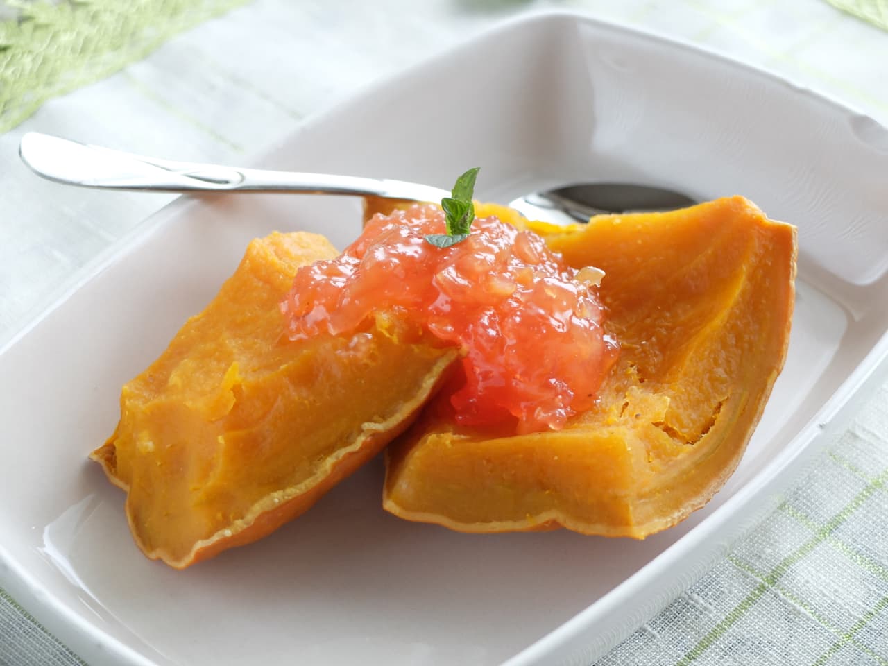 O incorpora miel, azúcar integral o mermelada. En este caso, el objetivo no es reemplazar la sal, sino multiplicar el sabor del platillo, para no sentir la necesidad de utilizarla.