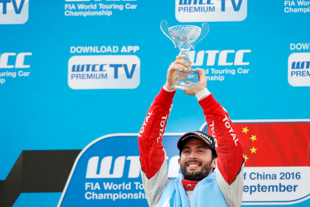 Argentina recuperó su lugar en los primeros planos del automovilismo de la mano de 'Pechito' López, de 33 años. El ex piloto de pruebas de Renault en la Fórmula 1 y múltiple campeón de turismo en su país arrasó en el WTCC: se llevó el campeonato mundial en las tres temporadas completas que disputó, 2014, 2015 y 2016.