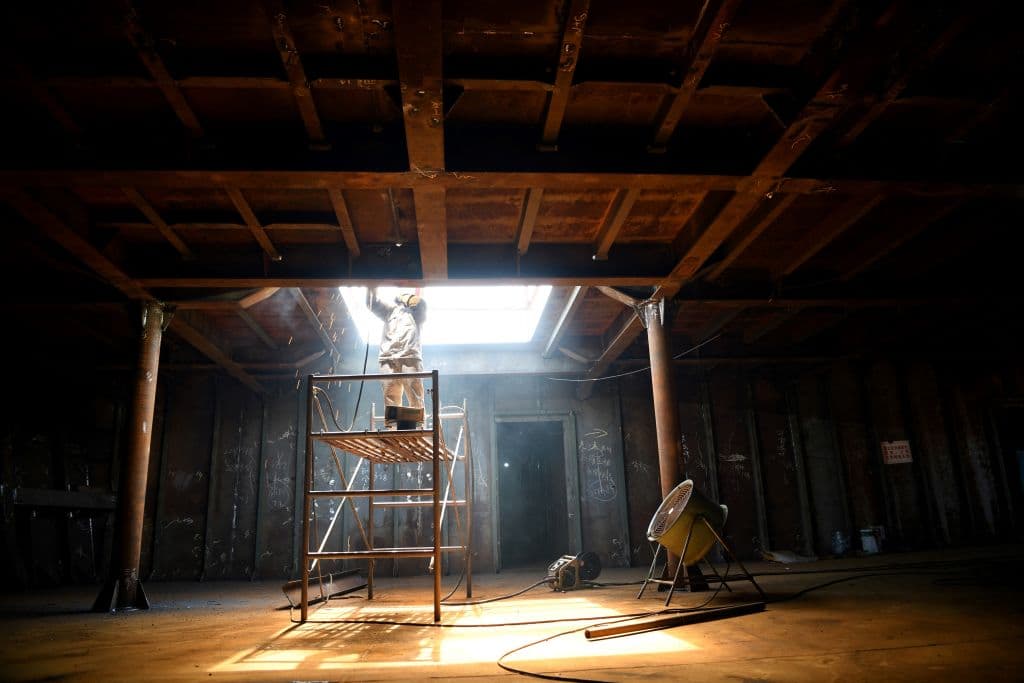 Los trabajadores chinos han laborado a marchas forzadas para lograr terminar cada uno de los detalles del barco que
<b> incluirá restaurantes, salones, teatro, una piscina, entre otros lujos</b>.