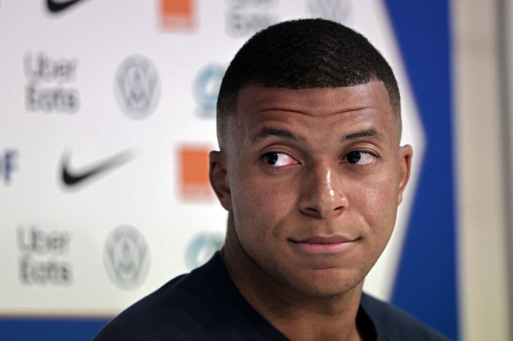 Mbappé lanza dardo y dice que estar en el PSG no ayuda a ganar el Balón de Oro