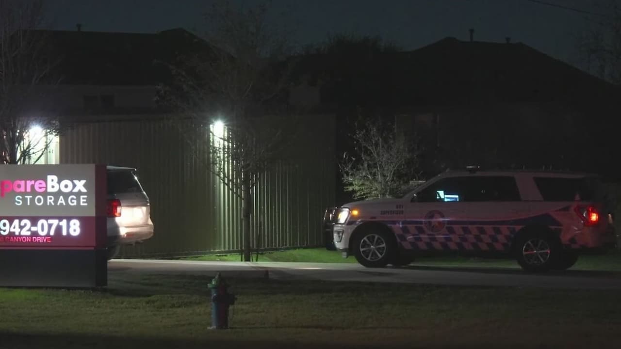 FBI de Houston realiza un operativo relacionado al ataque terrorista en Nueva Orleans