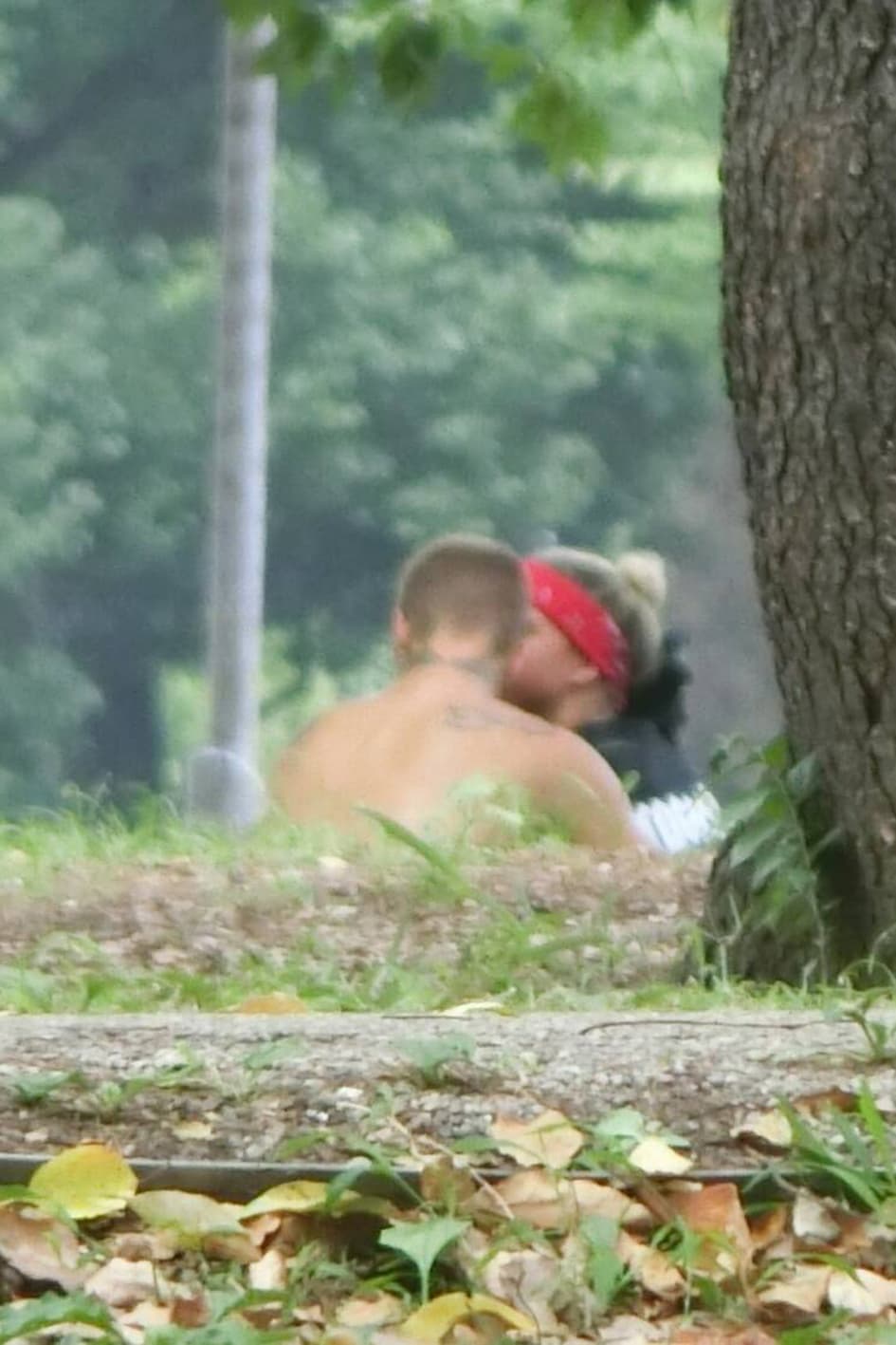 ¡Él hasta perdió la playera!