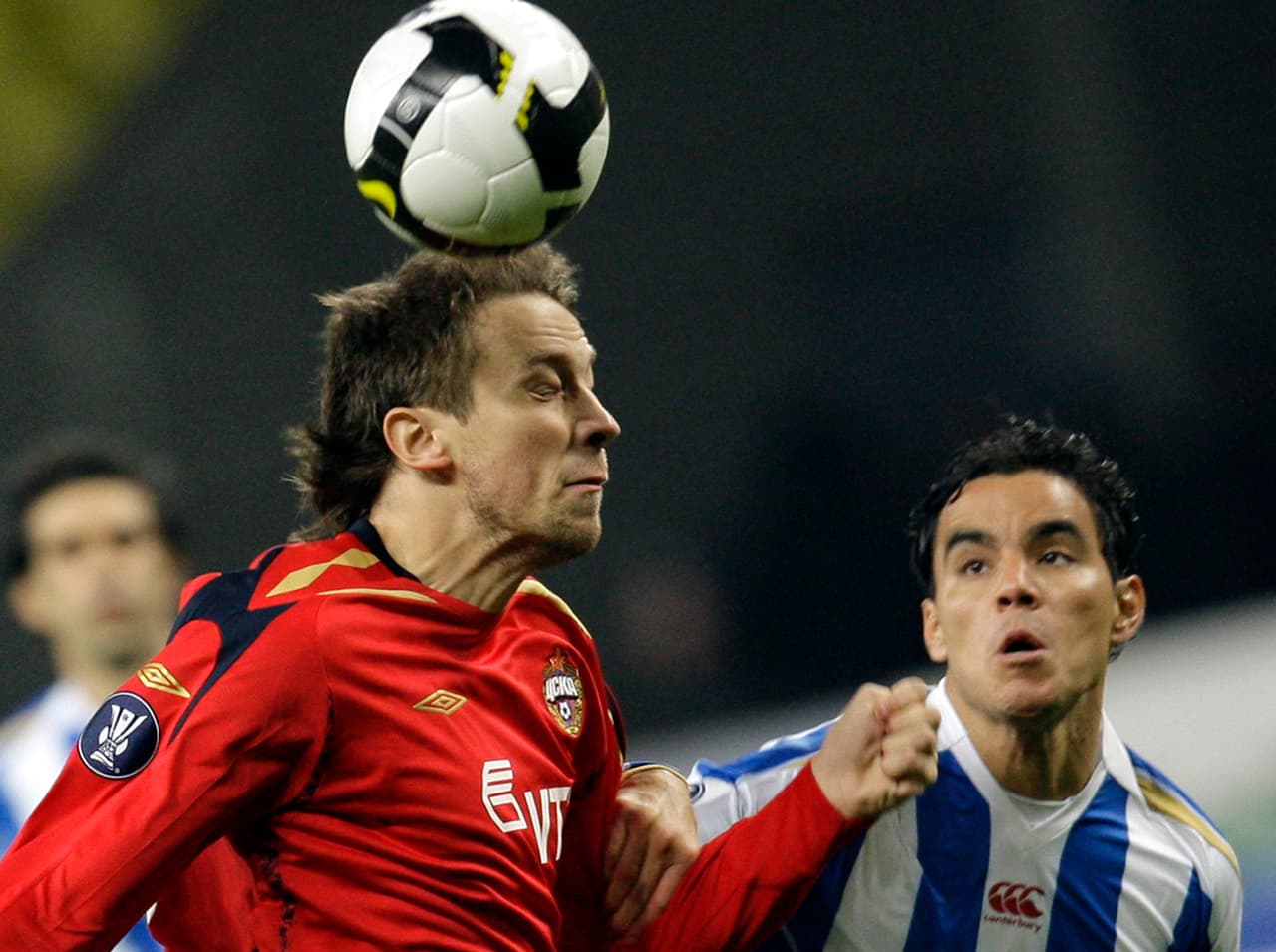 Bravo tuvo un paso por Europa, en Deportivo La Coruña, en 2008. Allí ganó la Copa Intertoto.