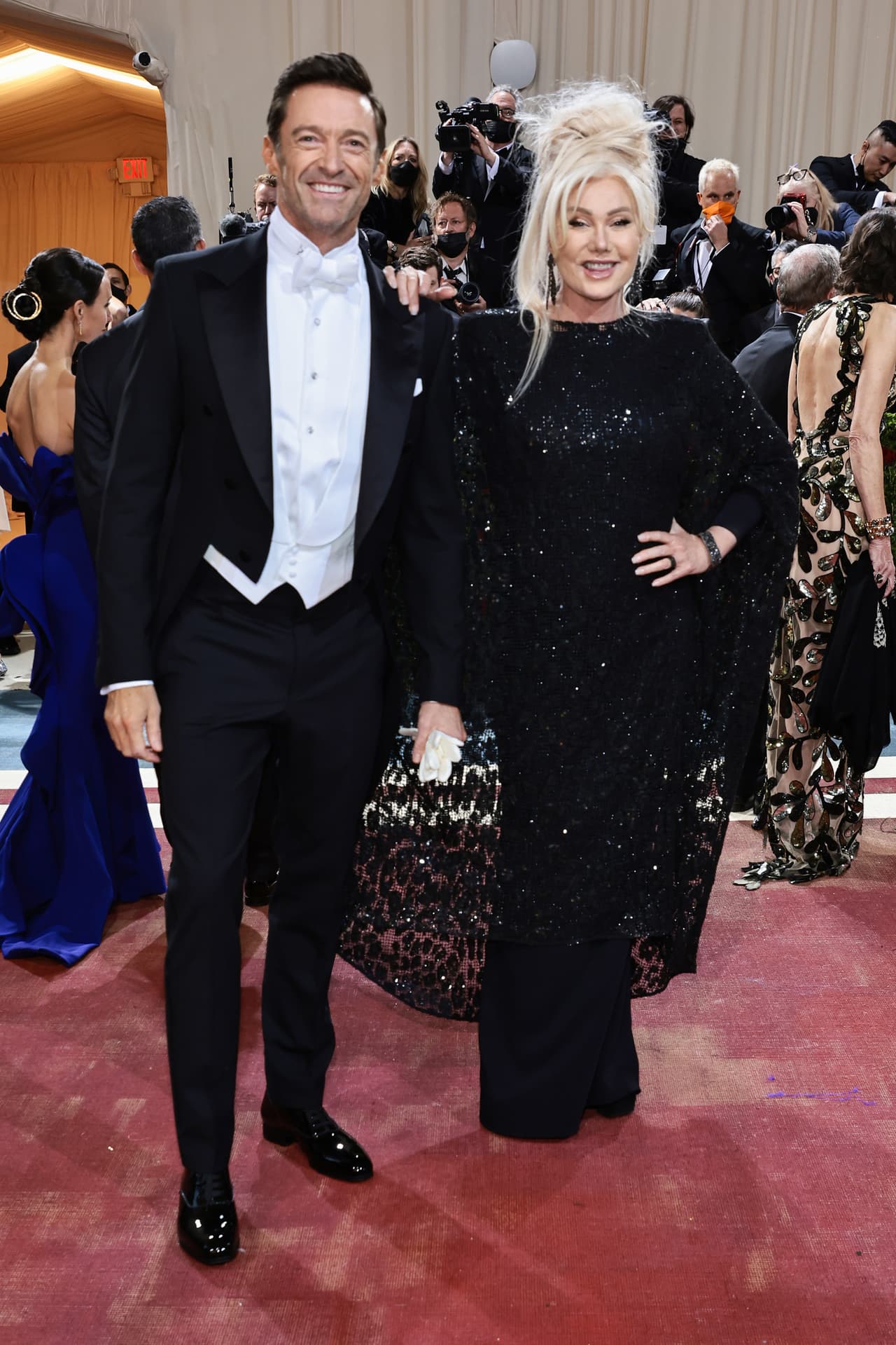 <b>Hugh Jackman y Deborra-Lee Furness</b>
<br>En 2022, la consolidada pareja sumó una Met Gala más a su matrimonio de más de 25 años. Ambos derrocharon elegancia con outfits del diseñador Tom Ford.