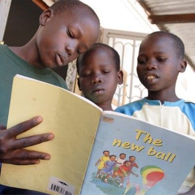 Libros para niños $25: Tu regalo llega a niños de primaria en comunidades rurales. Foto: Oxfam.