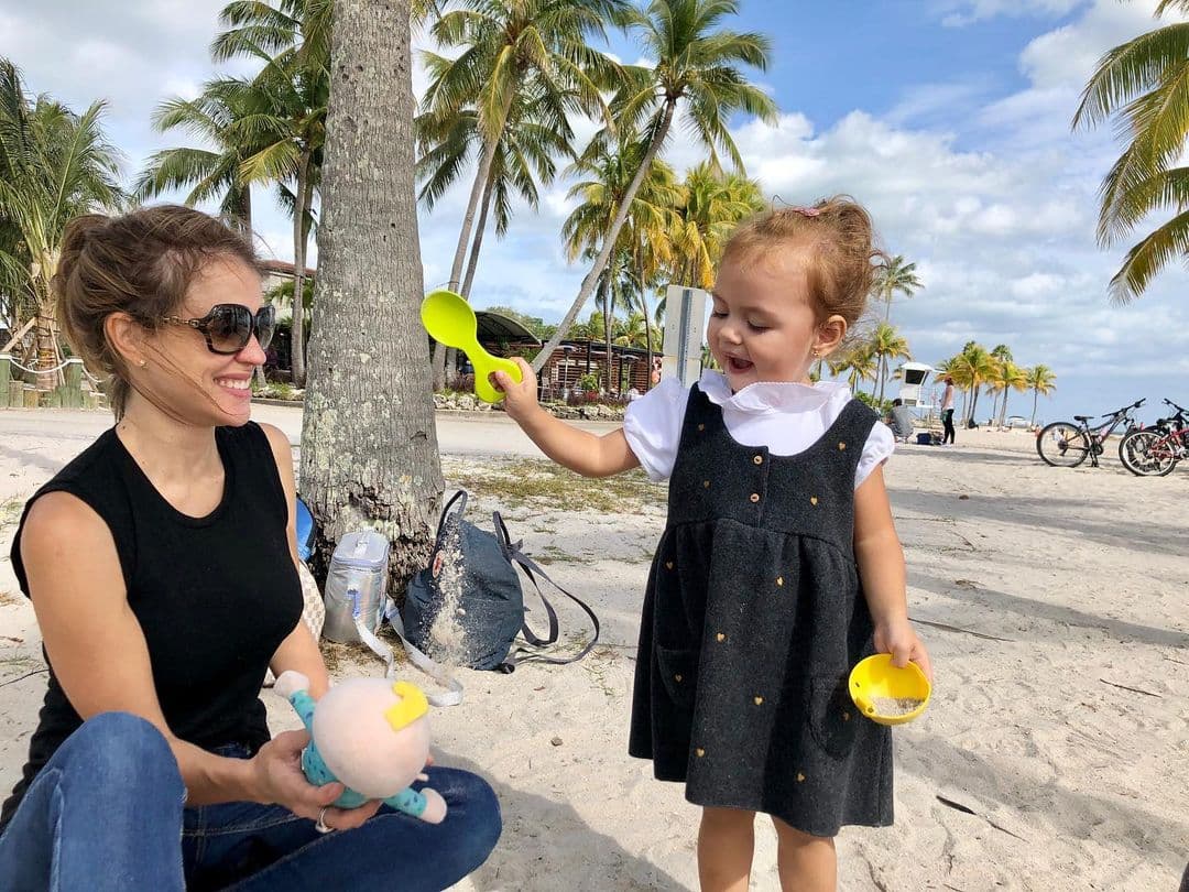 Algunas veces, la comunicadora ganadora de cinco premios Emmy es cómplice de aventuras de Chloé.