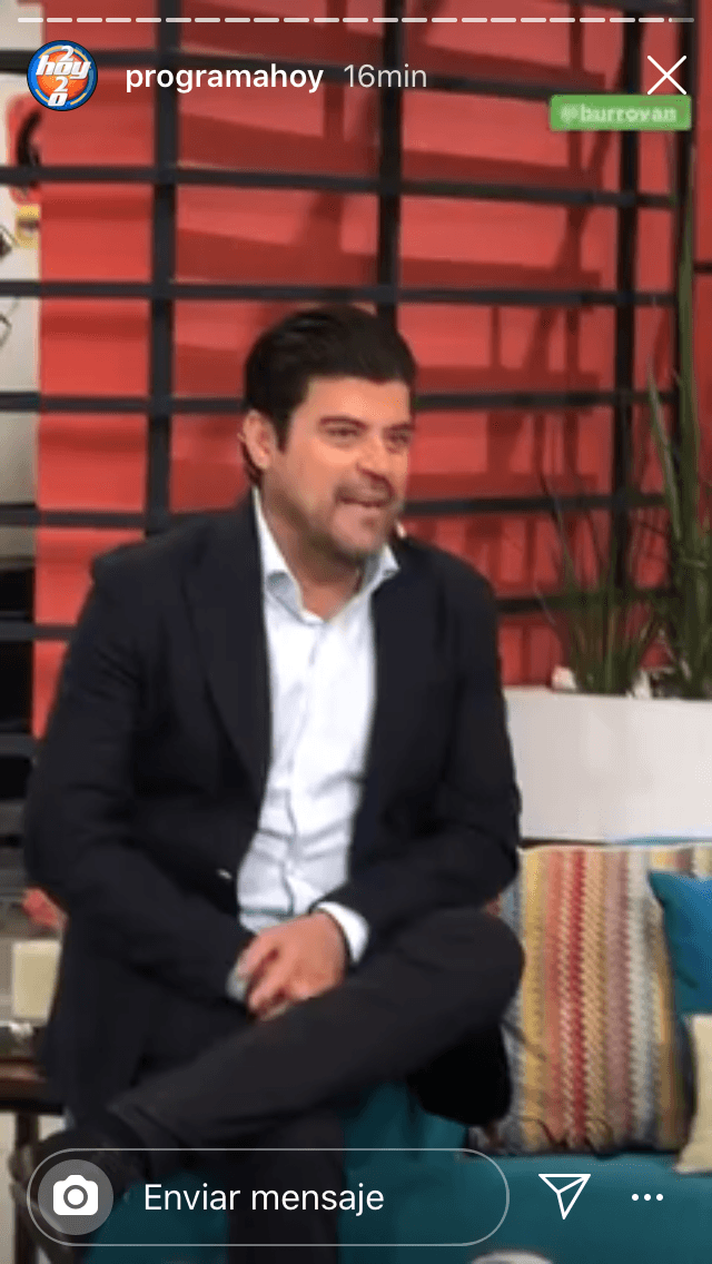 "Quiero anunciar públicamente a ustedes […]
<b> voy a tener un bebé</b>", dijo ante la cámara. 
<br>