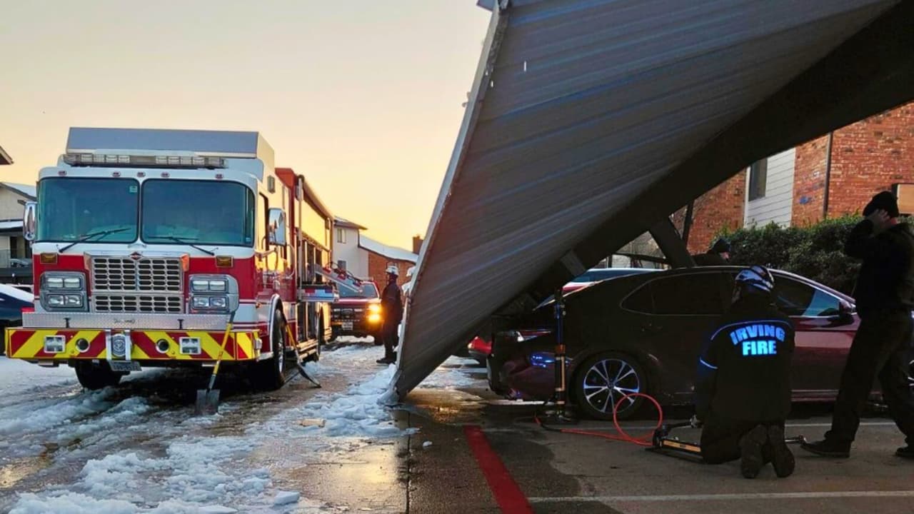 <h3 class="cms-H3-H3">El peligro que persiste después de la tormenta</h3> Tras la tormenta invernal, la nieve y la aguanieve que se derriten durante el día 
<b>pueden recongelarse por la noche y formar hielo negro</b>, una capa difícil de ver que eleva el riesgo de accidentes. 
<br>La Ciudad de Irving advirtió que este fenómeno es común en calles, puentes y pasos elevados, 
<b>especialmente durante la madrugada y primeras horas de la mañana</b>. 
<br>Nuestra experta del tiempo Angela Del Río también 
<b>alertó <a href="https://www.facebook.com/share/v/1GYHpu4Qnp/" target="_blank">sobre niebla helada y recongelación</a> en superficies expuestas</b>, lo que puede reducir la visibilidad y aumentar la inestabilidad en zonas vulnerables.