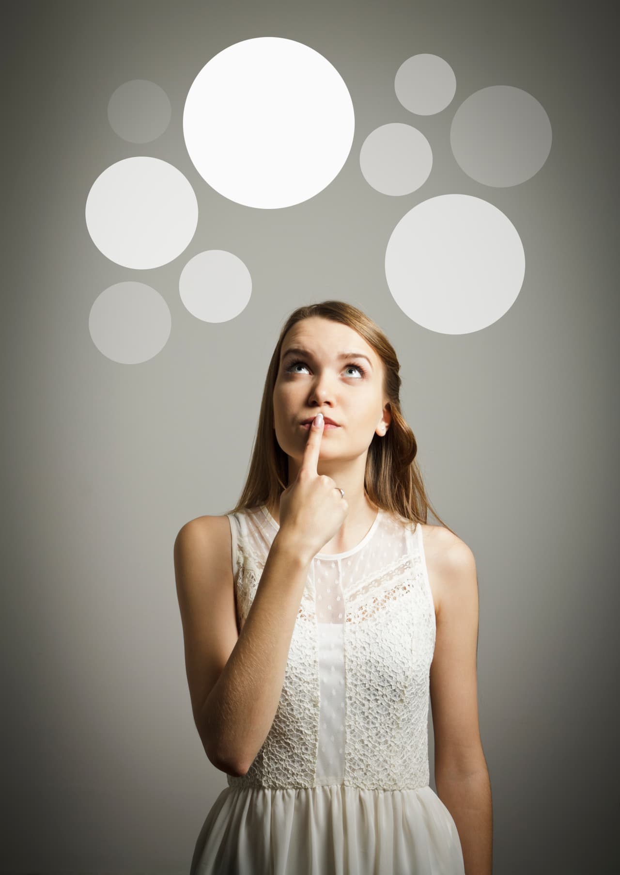 Las cosas no son como parecen y podrías confundirte y juzgar mal a otra persona si escuchas un rumor desconcertante, deberás deponer tu actitud terca y tratar con más amor a tu pareja, de lo contrario estarías sujeto a errores, problemas y malas interpretaciones en este mes del Gallo.
<br>
<br>Por Profesor Zellagro