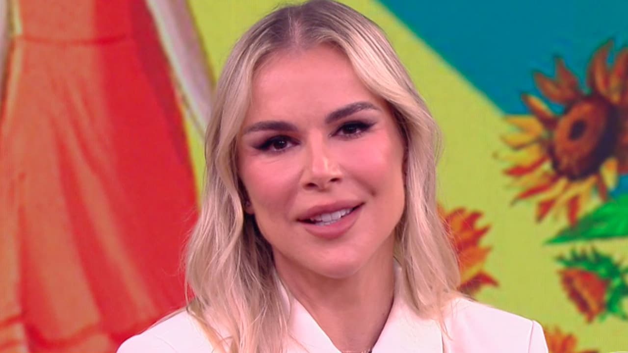 Águeda López se conmueve con el mensaje sorpresa de su esposo Luis Fonsi al presentar su libro